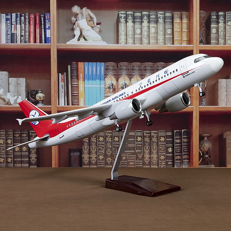 47 см в длину, Sichuan Airlines A319 Статические украшения, китайский капитан, аналог модели самолета, аэробус для детских подарков
47 см в длину, Sichuan Airlines A319 Статические украшения, китайский капитан, аналог модели самолета, аэробус для детских подарков