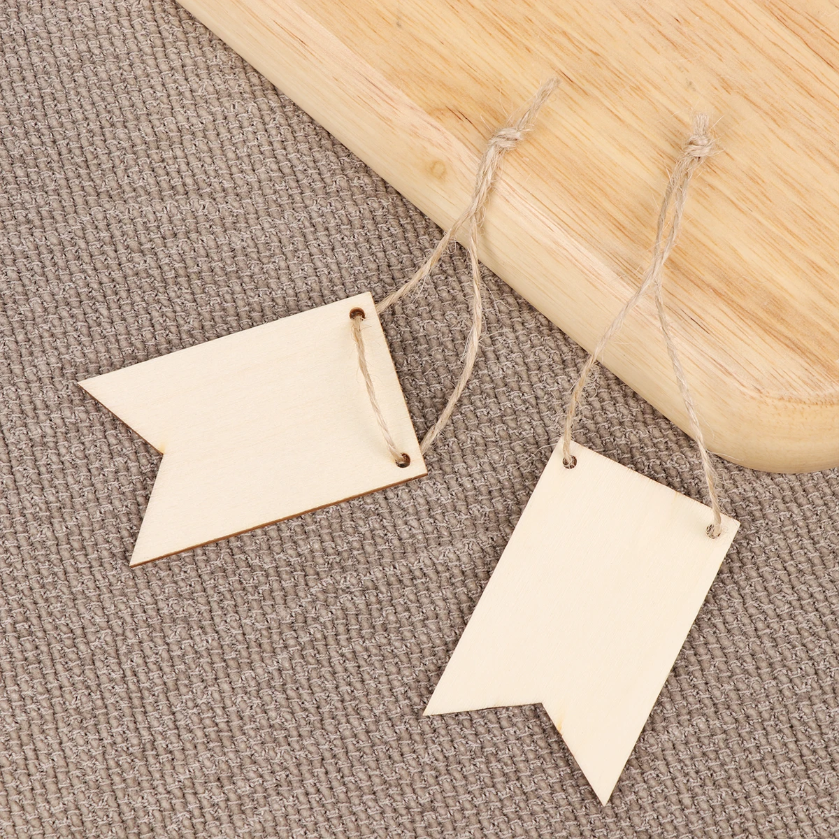 50 Pcs Wooden Pendant Craft Supplies Hanging Ornaments Decorative Hole Design Christmas Tree Door Wall Decor
50 Pcs Wooden Pendant Craft Supplies Hanging Ornaments Decorative Hole Design Christmas Tree Door Wall Decor