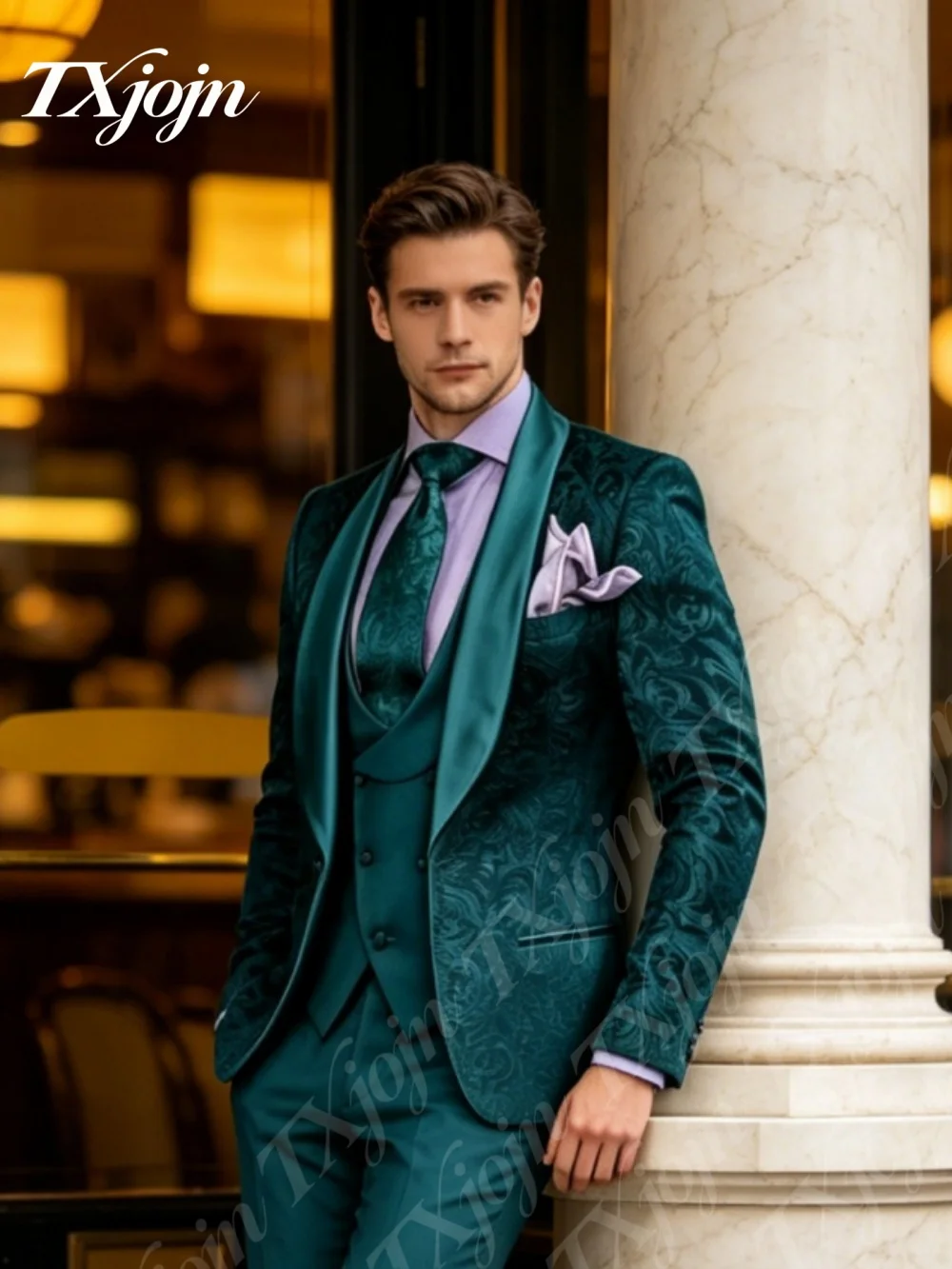 Mens Emerald Green Jacquard Velvet 3PCS Tuxedo Suit Satin Lapel Slim Fit Formal Blazer Trousers For Groom Wedding Prom Events
Mens Emerald Green Jacquard Velvet 3PCS Tuxedo Suit Satin Lapel Slim Fit Formal Blazer Trousers For Groom Wedding Prom Events
