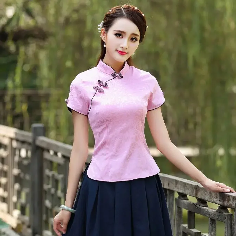 Женская атласная одежда Тан, новинка лета 2025 года, топ Cheongsam, большие размеры 4XL, жаккардовая рубашка Hanfu с короткими рукавами, винтажный костюм мандарина
Женская атласная одежда Тан, новинка лета 2025 года, топ Cheongsam, большие размеры 4XL, жаккардовая рубашка Hanfu с короткими рукавами, винтажный костюм мандарина