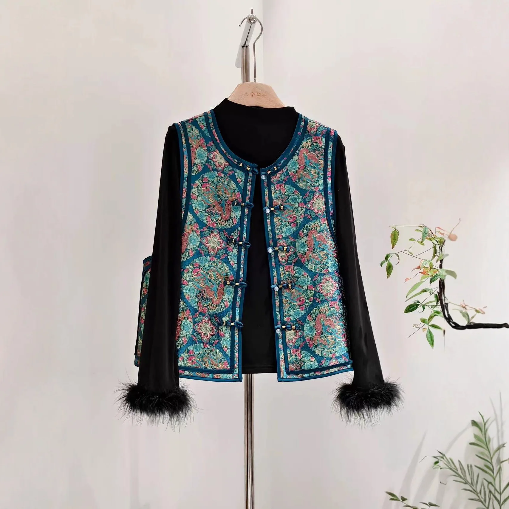New Chinese Style Song Dynasty Brocade Jacquard Vest Top Retro Waistcoat Spring and Autumn
New Chinese Style Song Dynasty Brocade Jacquard Vest Top Retro Waistcoat Spring and Autumn