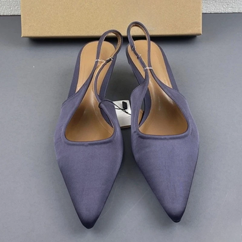 Low Heeled Women Sandals Casual Summer Blue Demin Pointed Toe Comfortable Versatile Personality Slip on Ladies Shoes Slingbacks
Low Heeled Women Sandals Casual Summer Blue Demin Pointed Toe Comfortable Versatile Personality Slip on Ladies Shoes Slingbacks