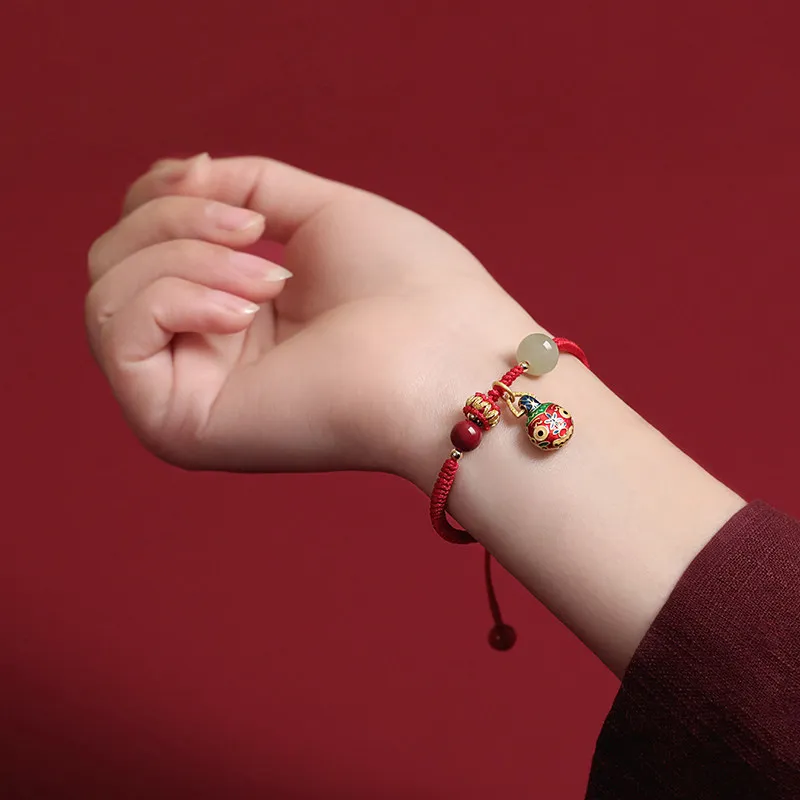 Винтажный браслет из нефрита Хэтянь с красной нитью, новый стиль 2026 года, для женщин, на удачу в год Зодиака, ювелирные подарки
Винтажный браслет из нефрита Хэтянь с красной нитью, новый стиль 2026 года, для женщин, на удачу в год Зодиака, ювелирные подарки