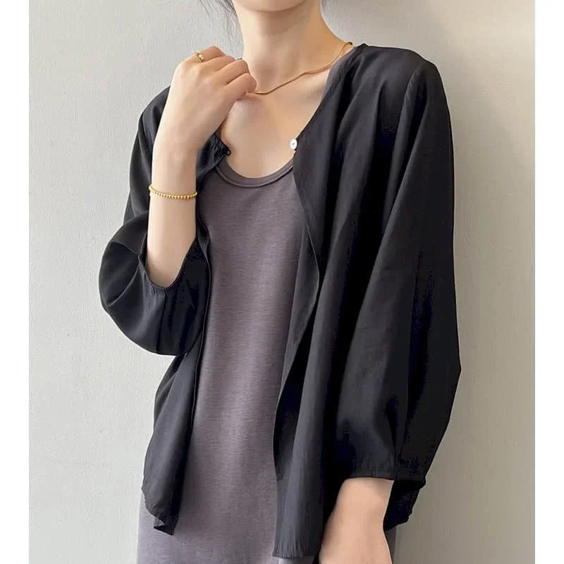 Рубашки для женщин, прозрачные, легкие, тонкие, солнцезащитные, универсальные, хипстерские, нежные, изящные, летние, дышащие, для поездок на работу, в корейском стиле
Рубашки для женщин, прозрачные, легкие, тонкие, солнцезащитные, универсальные, хипстерские, нежные, изящные, летние, дышащие, для поездок на работу, в корейском стиле