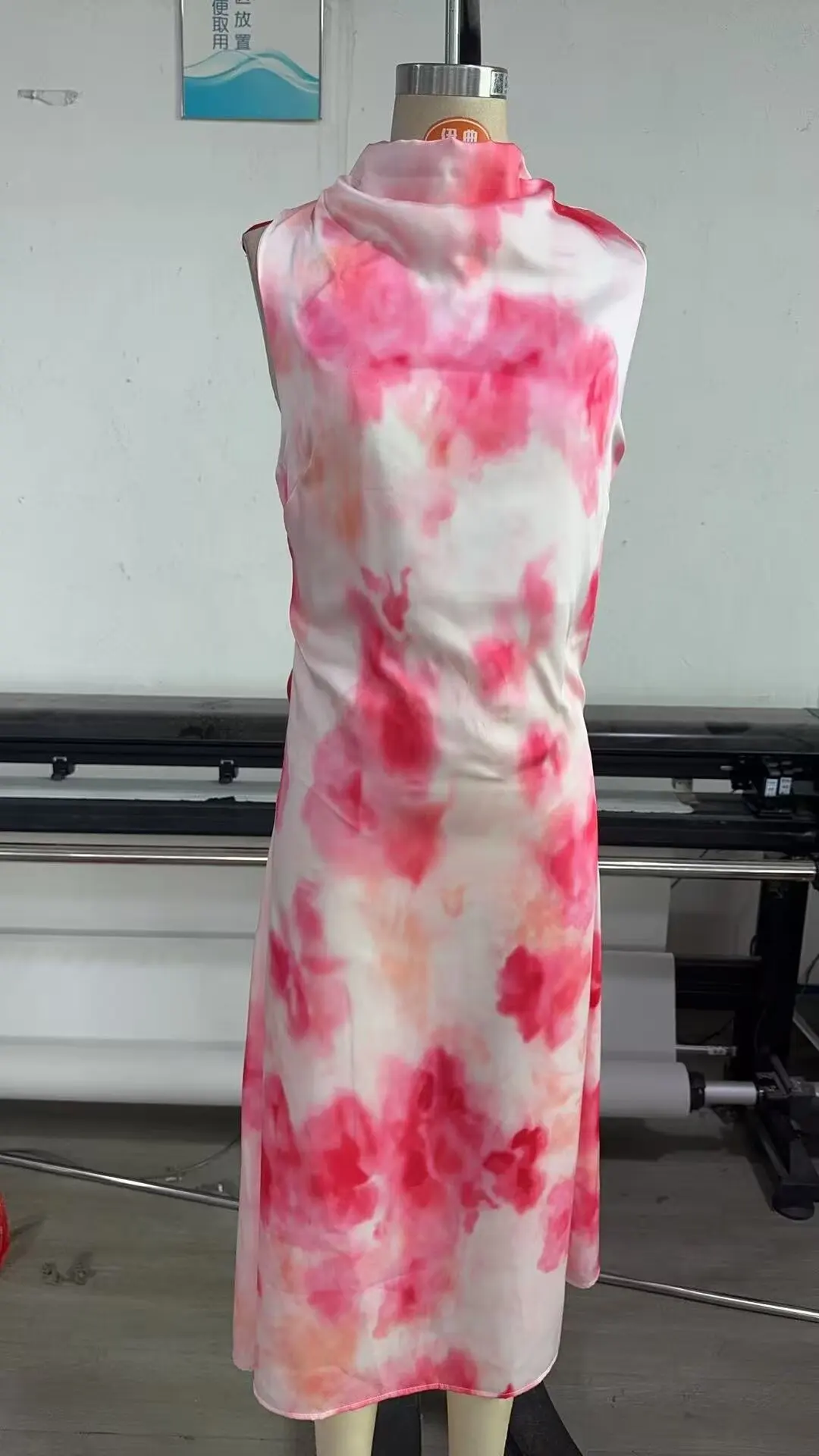 TRAFZA Women Summer Round Neck Fashion Tie-Dye Silk Satin Texture Midi Dress Female Elegant High Street Sleeveless Long Dress
TRAFZA Women Summer Round Neck Fashion Tie-Dye Silk Satin Texture Midi Dress Female Elegant High Street Sleeveless Long Dress