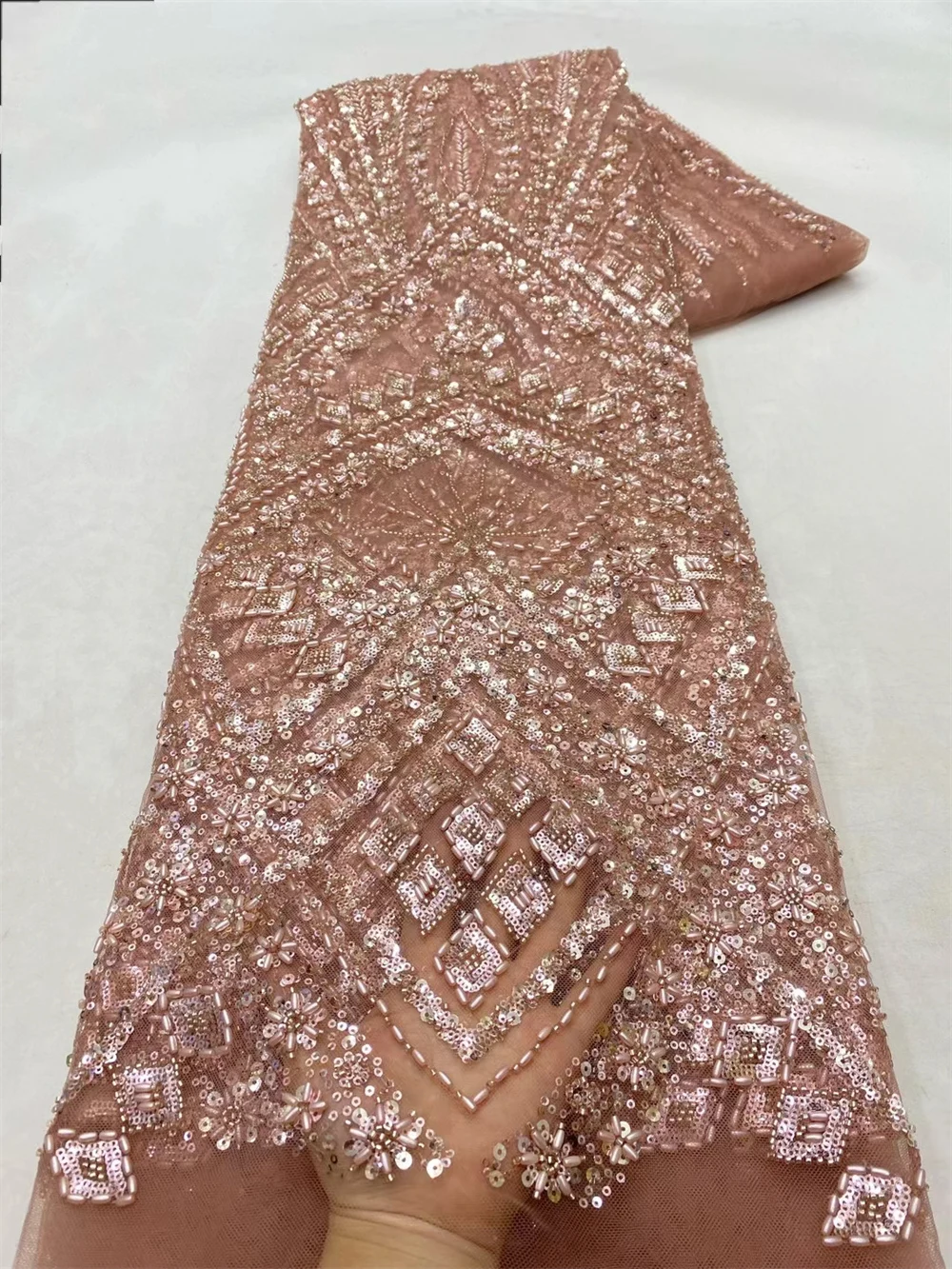 Luxurious Nigerian Handmade Beads Lace Fabric 2024 High Quality Sequins Beaded Embroidery African Lace Fabric For Dresses Sewing
Luxurious Nigerian Handmade Beads Lace Fabric 2024 High Quality Sequins Beaded Embroidery African Lace Fabric For Dresses Sewing