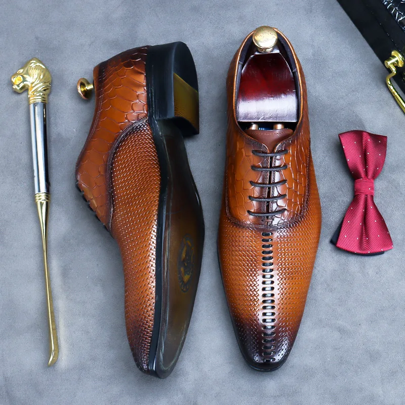 British Cowhide Business Formal Casual Men's Low-Cut Leather Shoes for Men with Color Polish Vintage Snake Print Oxford Shoes
British Cowhide Business Formal Casual Men's Low-Cut Leather Shoes for Men with Color Polish Vintage Snake Print Oxford Shoes