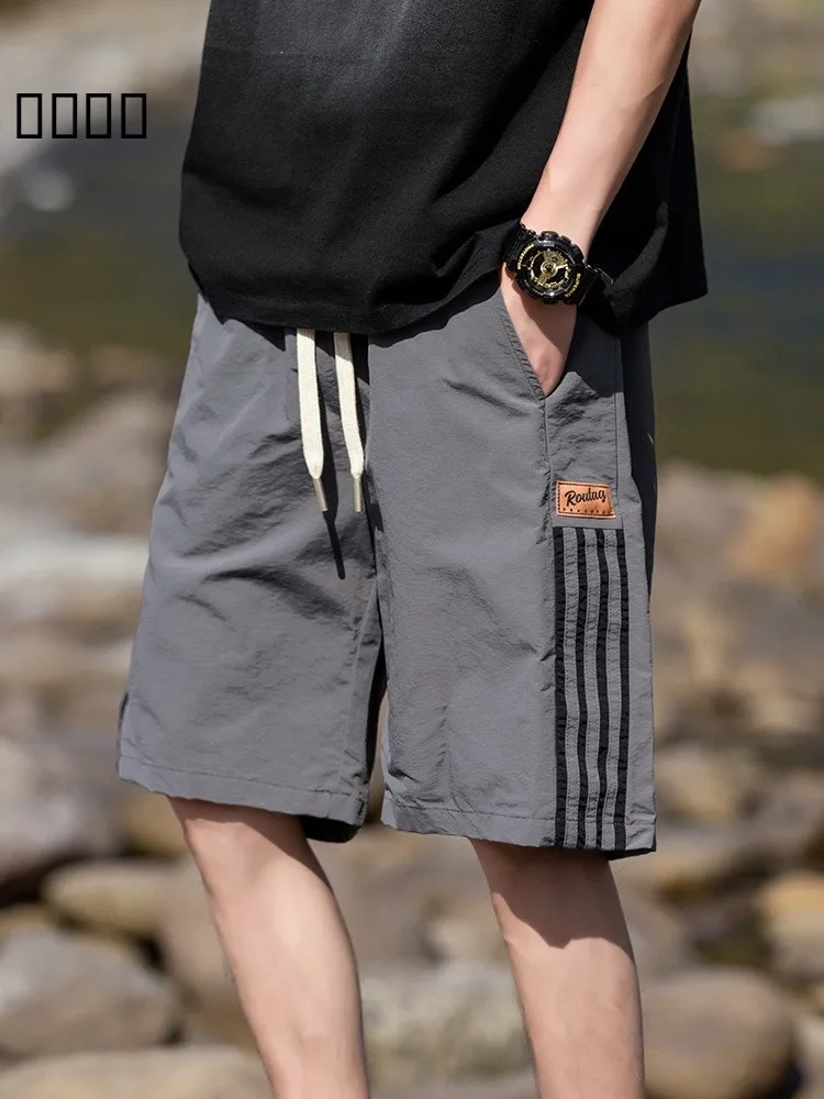 Мужские повседневные полосатые шорты свободного кроя в американском стиле, новые летние, средней длины, модные, молодежные
Мужские повседневные полосатые шорты свободного кроя в американском стиле, новые летние, средней длины, модные, молодежные