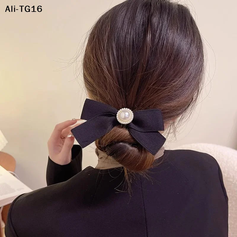 Резинка для волос из суперэластичного вельвета с бантом, черная, для укладки волос
Резинка для волос из суперэластичного вельвета с бантом, черная, для укладки волос