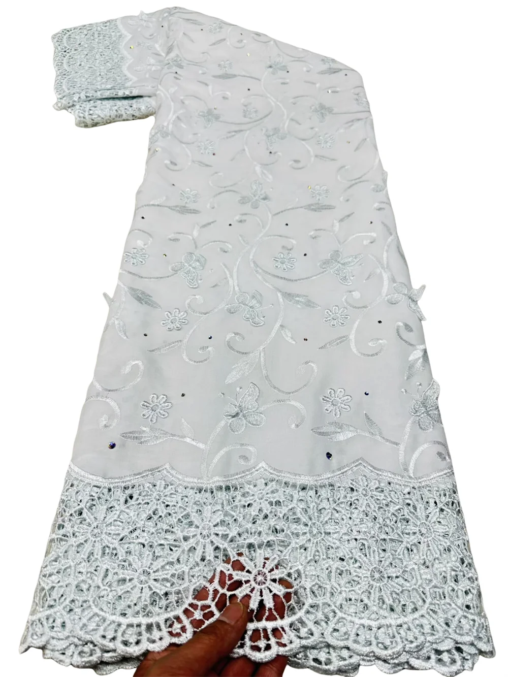White Swiss Voile Lace In Switzerland With 3D Flower Applique Stones 2026 Quality Water Soluble Lace Fabric For Wedding Dress
White Swiss Voile Lace In Switzerland With 3D Flower Applique Stones 2026 Quality Water Soluble Lace Fabric For Wedding Dress