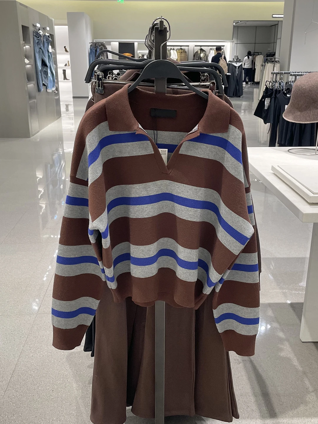 Autumn Winter New Women's College Style Fashion Long Sleeve Striped Casual Shirt Knitted Sweater Loose Fit Regular Length
Autumn Winter New Women's College Style Fashion Long Sleeve Striped Casual Shirt Knitted Sweater Loose Fit Regular Length