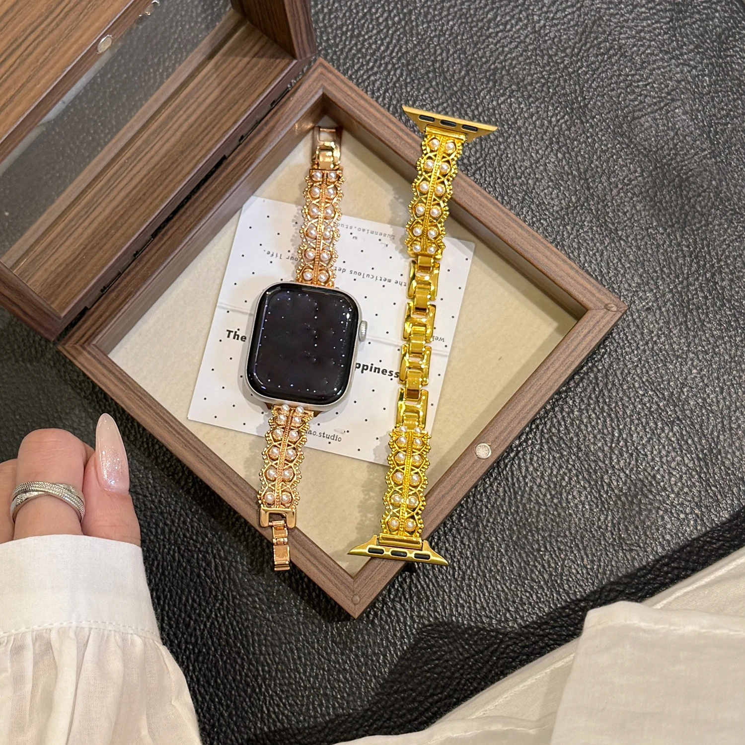 Luxury Pearl Lace Strap for Apple Watch Ultra 11 10 9 Fashion Girls Strap 49/46/45/42/38mm for IWatch 8 4 7-1 band
Luxury Pearl Lace Strap for Apple Watch Ultra 11 10 9 Fashion Girls Strap 49/46/45/42/38mm for IWatch 8 4 7-1 band