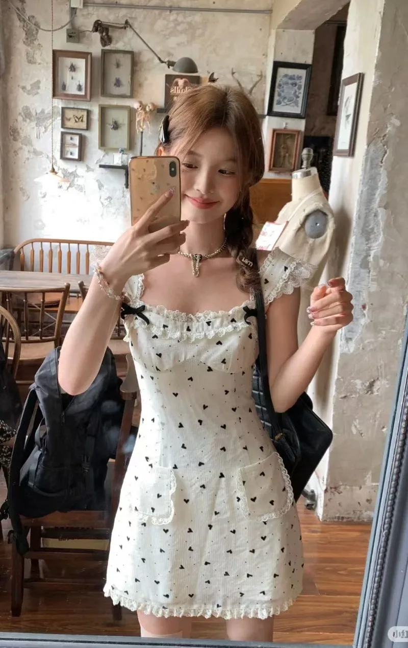 Flying Sleeve Polka Dot Strap Dress Women's Summer French Style Slim Fit Square Collar A-line Short Dress Fashion Female Clothes
Flying Sleeve Polka Dot Strap Dress Women's Summer French Style Slim Fit Square Collar A-line Short Dress Fashion Female Clothes