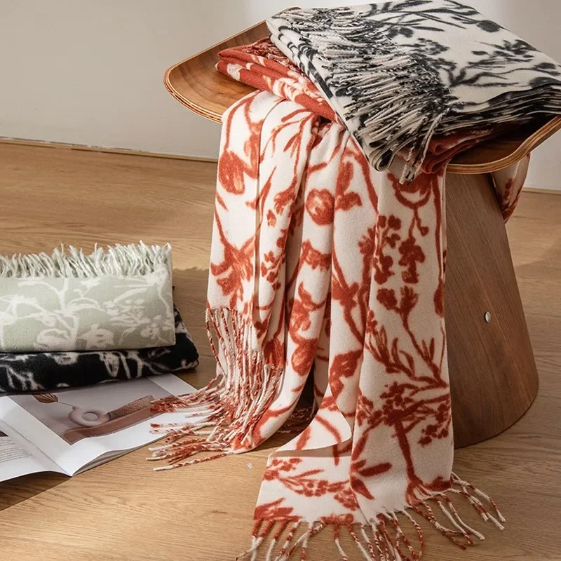 Winter New Warm Cashmere Scarf Women Shawl Floral Print Wraps Luxury Thick Blanket Bufanda Pashmina Female Travel Poncho Stoles
Winter New Warm Cashmere Scarf Women Shawl Floral Print Wraps Luxury Thick Blanket Bufanda Pashmina Female Travel Poncho Stoles