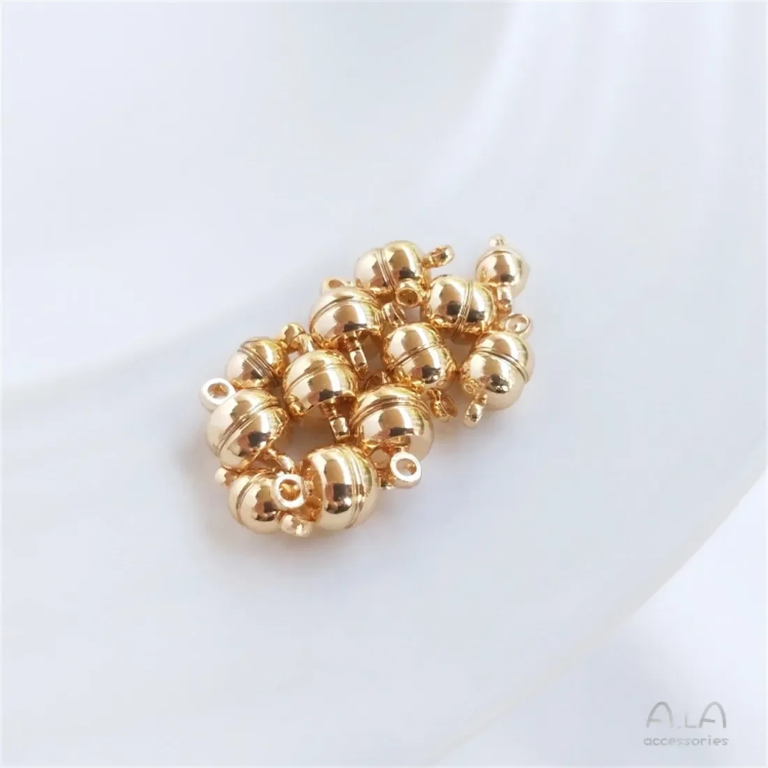 14K Gold-coated Ball Magnet Clasp Bead-shaped Magnet Clasp Bracelet Necklace Iron Clasp Handmade DIY Accessories B844
14K Gold-coated Ball Magnet Clasp Bead-shaped Magnet Clasp Bracelet Necklace Iron Clasp Handmade DIY Accessories B844