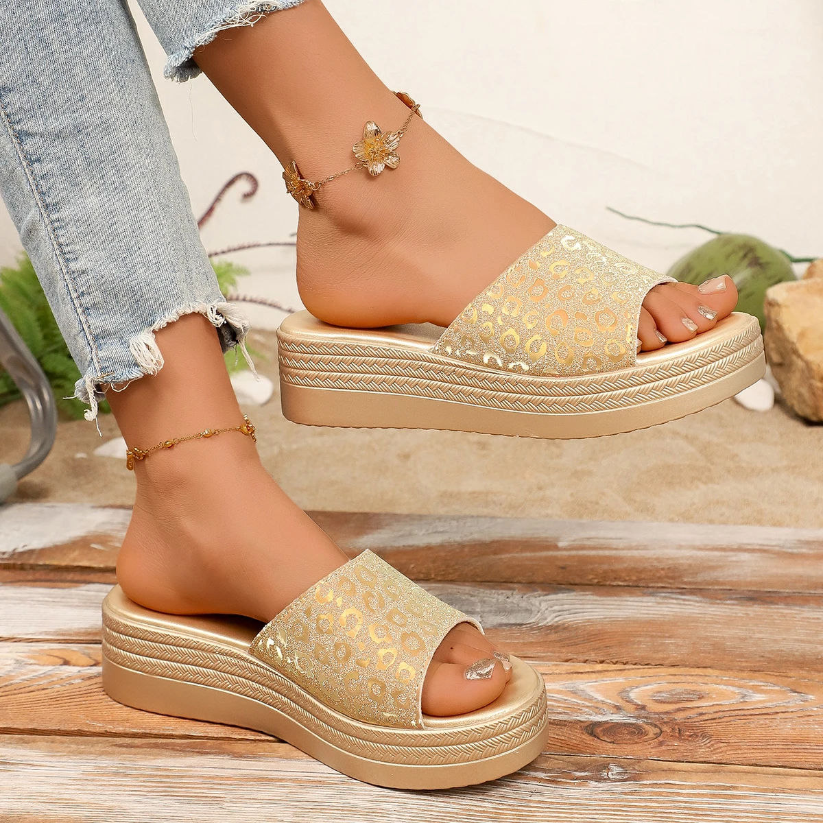 Новые женские сандалии на танкетке 2026 года: трендовые однотонные повседневные шлепанцы, летние модные удобные тапочки на платформе для женщин
Новые женские сандалии на танкетке 2026 года: трендовые однотонные повседневные шлепанцы, летние модные удобные тапочки на платформе для женщин