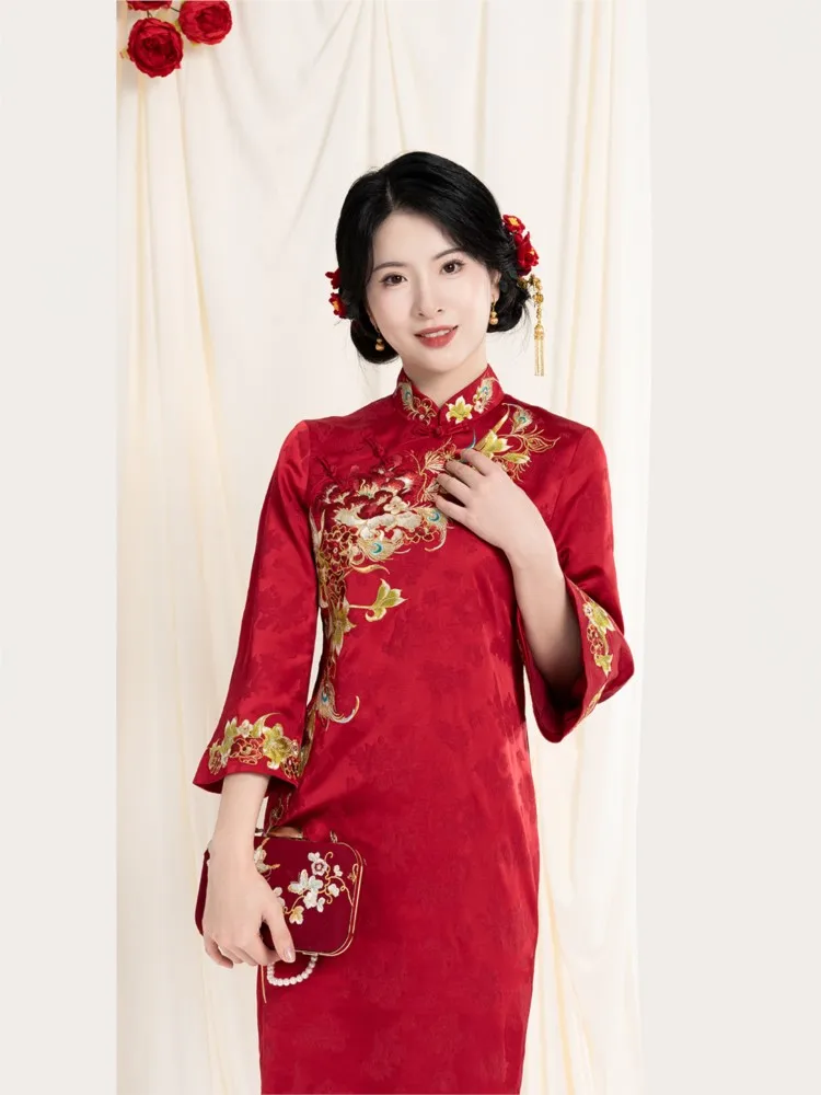 Новое свадебное платье в китайском стиле для невесты и помолвки с воротником-стойкой на пуговицах, красный Cheongsam
Новое свадебное платье в китайском стиле для невесты и помолвки с воротником-стойкой на пуговицах, красный Cheongsam