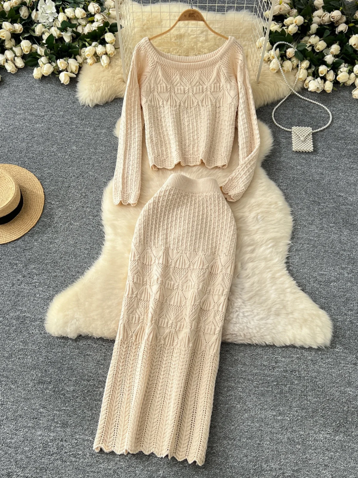 Женский вязаный комплект из рта-свитера и юбки, зима 2025 г., ленивый, с высокой талией, облегающий крой, длина, сквозная пряжа, модный ансамбль
Женский вязаный комплект из рта-свитера и юбки, зима 2025 г., ленивый, с высокой талией, облегающий крой, длина, сквозная пряжа, модный ансамбль