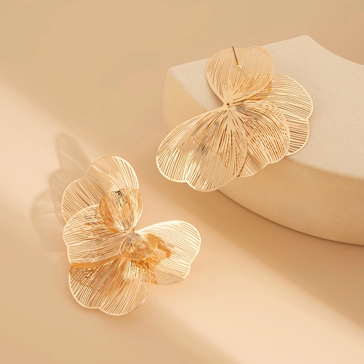 Faionable Hollow out Silver Maple Le Earrings Women's Versatile Design Sensation Small ence Fre out Nelace Jewelry
Faionable Hollow out Silver Maple Le Earrings Women's Versatile Design Sensation Small ence Fre out Nelace Jewelry