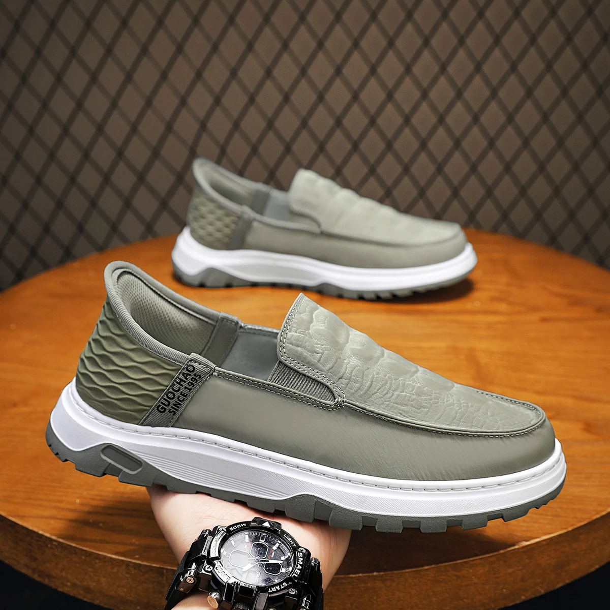 Casual and Comfortable Le Fu Shoes Men Slip Sleeves Facon Shoes Men's Tennis Shoe Simple Solid Color Walking Shoes Four Seasons
Casual and Comfortable Le Fu Shoes Men Slip Sleeves Facon Shoes Men's Tennis Shoe Simple Solid Color Walking Shoes Four Seasons