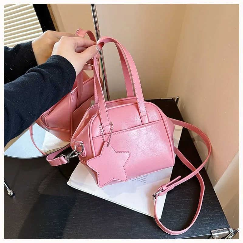 High-End Minimalist Diaper Bag Stylish Fashionable Clutch Unique Leisure Business Leather Crossbody Handbag Ladies Trendy
High-End Minimalist Diaper Bag Stylish Fashionable Clutch Unique Leisure Business Leather Crossbody Handbag Ladies Trendy