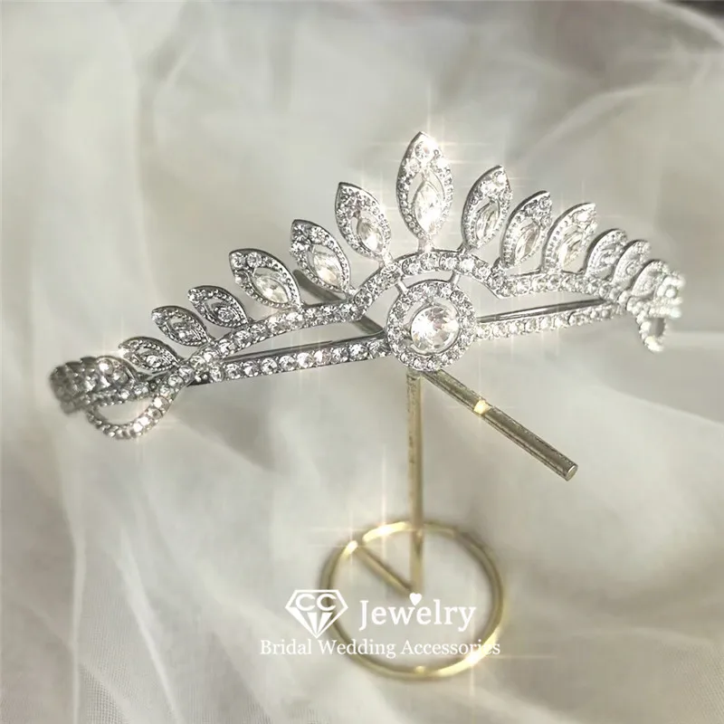 CC Bridal Crowns Wedding Accessories Women Headbands Engagement Hair Ornaments Simple Design Mini Tiaras Crystal Diadems HS227
CC Bridal Crowns Wedding Accessories Women Headbands Engagement Hair Ornaments Simple Design Mini Tiaras Crystal Diadems HS227