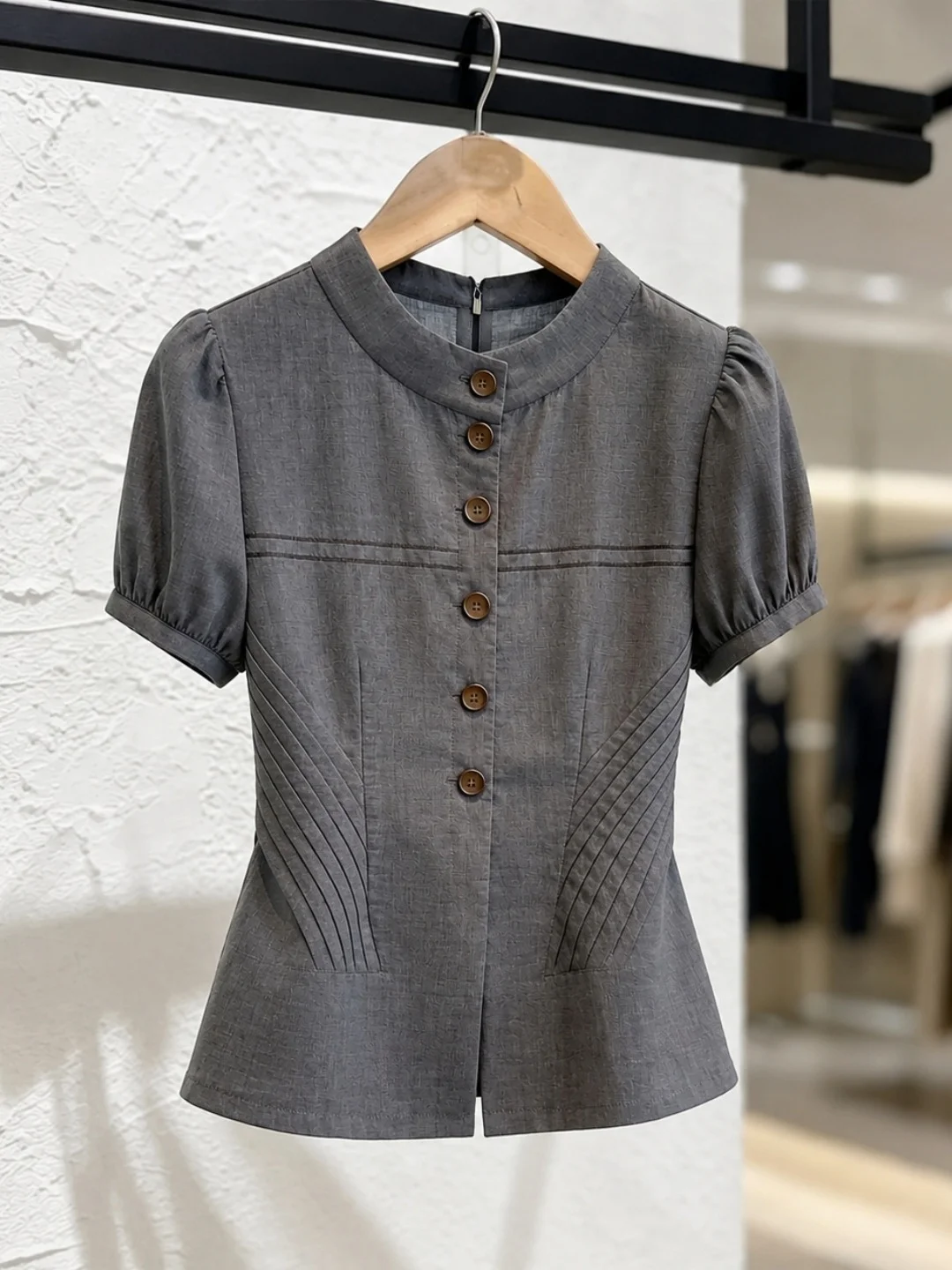 Elegant Commuter Short Sleeve Shirt Single Button Design Versatile Korean Style Fashionable Silk Top for Women
Elegant Commuter Short Sleeve Shirt Single Button Design Versatile Korean Style Fashionable Silk Top for Women