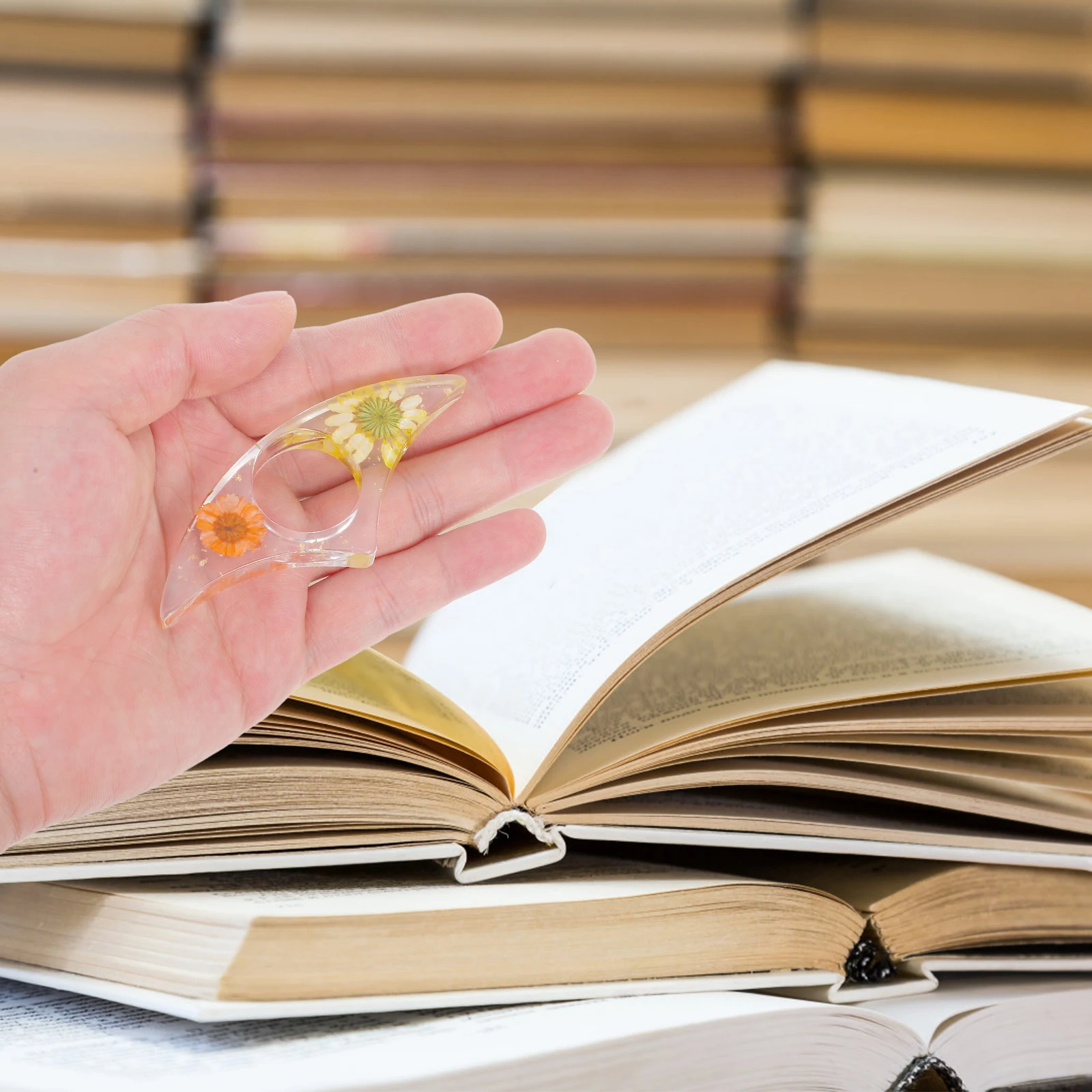 Transparent Resin Flower Bookmark Thumb Page Holder Reading Cute Dried Flower Book Accessories Book Essentials for Readers
Transparent Resin Flower Bookmark Thumb Page Holder Reading Cute Dried Flower Book Accessories Book Essentials for Readers