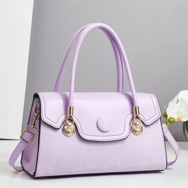 Luxury Brand Inspired Women Handbag With Signature Pattern Fashionable Outings
Luxury Brand Inspired Women Handbag With Signature Pattern Fashionable Outings