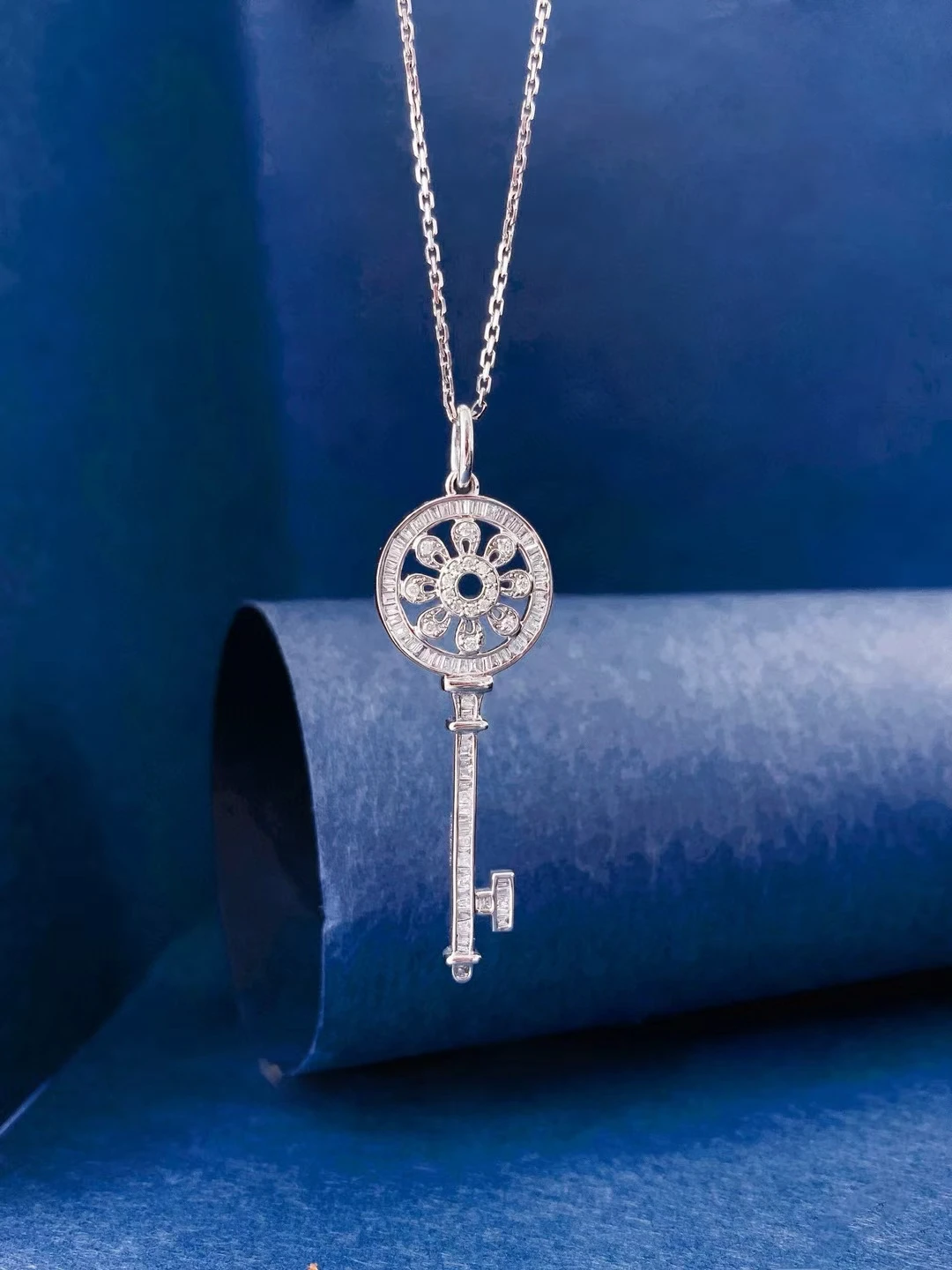 Natural diamond 0.5ct necklace key ladder square diamond necklace spot Valentine's Day gift factory custom wholesale
Natural diamond 0.5ct necklace key ladder square diamond necklace spot Valentine's Day gift factory custom wholesale