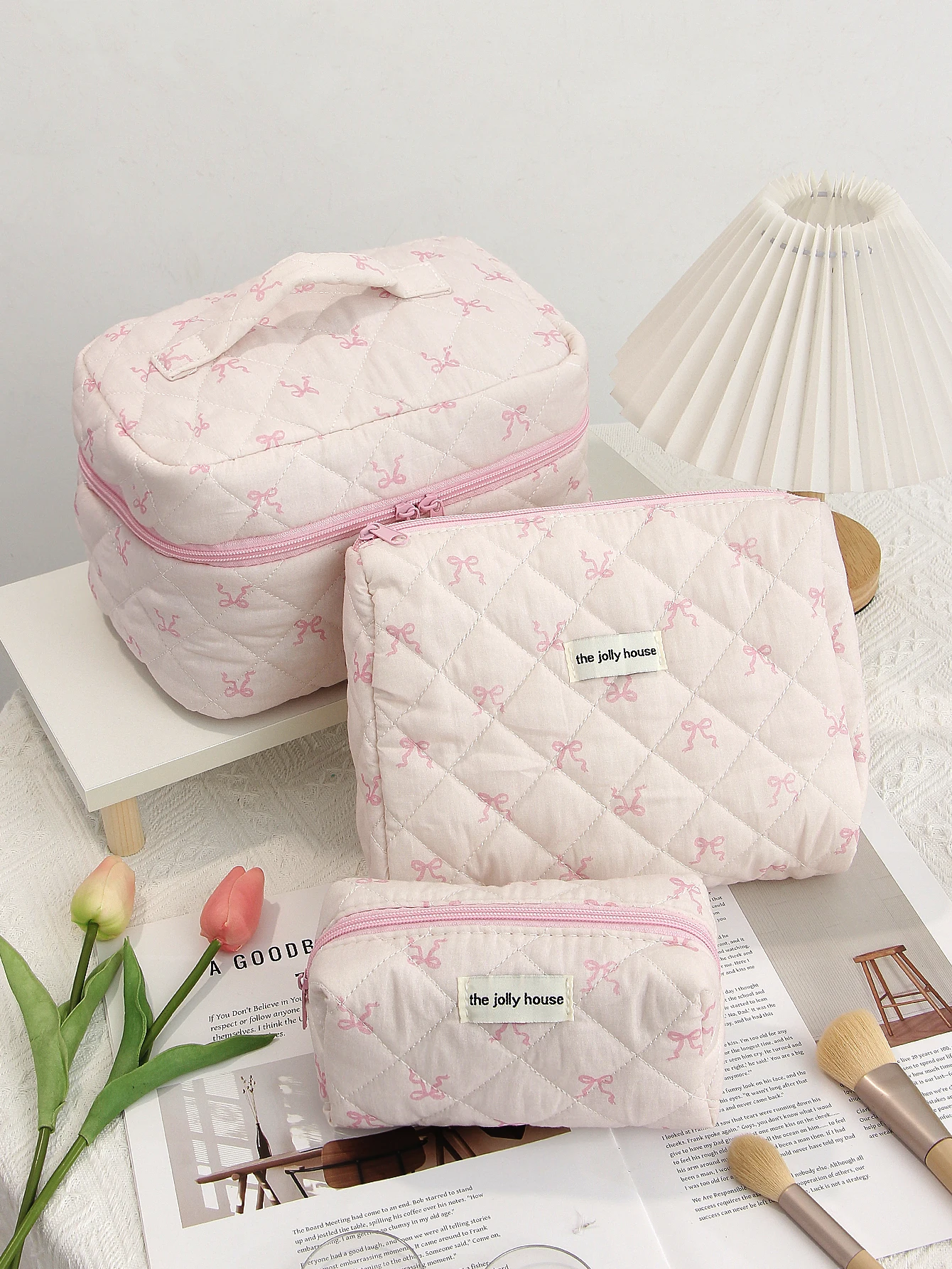 1pc/set Ribbon Bow Quilted Makeup Bag, Portable Makeup Bag, Travel Storage Makeup Bag, Large Capacity Cute Travel Toiletry Bag
1pc/set Ribbon Bow Quilted Makeup Bag, Portable Makeup Bag, Travel Storage Makeup Bag, Large Capacity Cute Travel Toiletry Bag