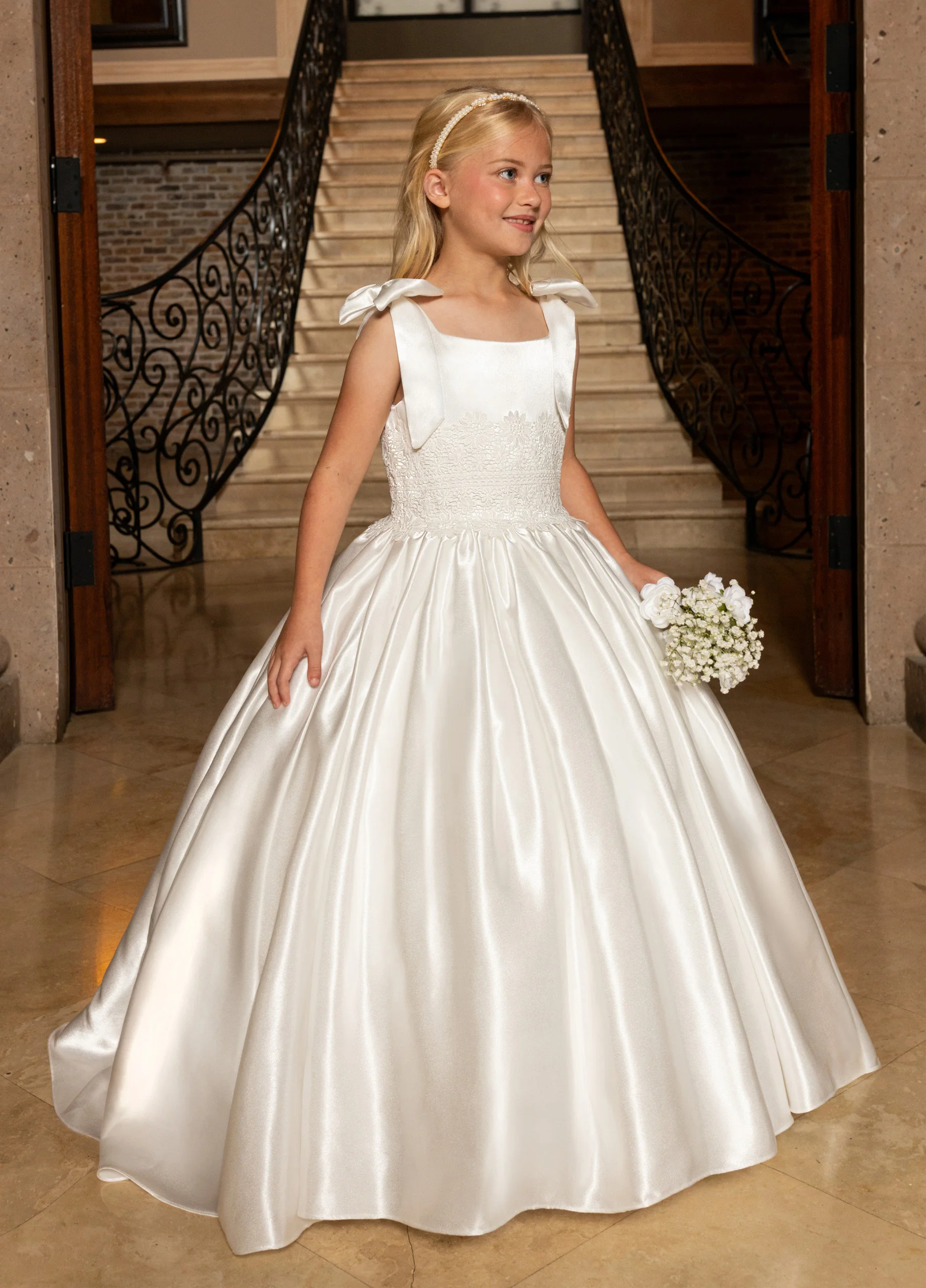 Princess White Flower Girl Dresses for Wedding Satin Lace Floor Length Kids Birthday Party First Communion Ball Gown Custom
Princess White Flower Girl Dresses for Wedding Satin Lace Floor Length Kids Birthday Party First Communion Ball Gown Custom