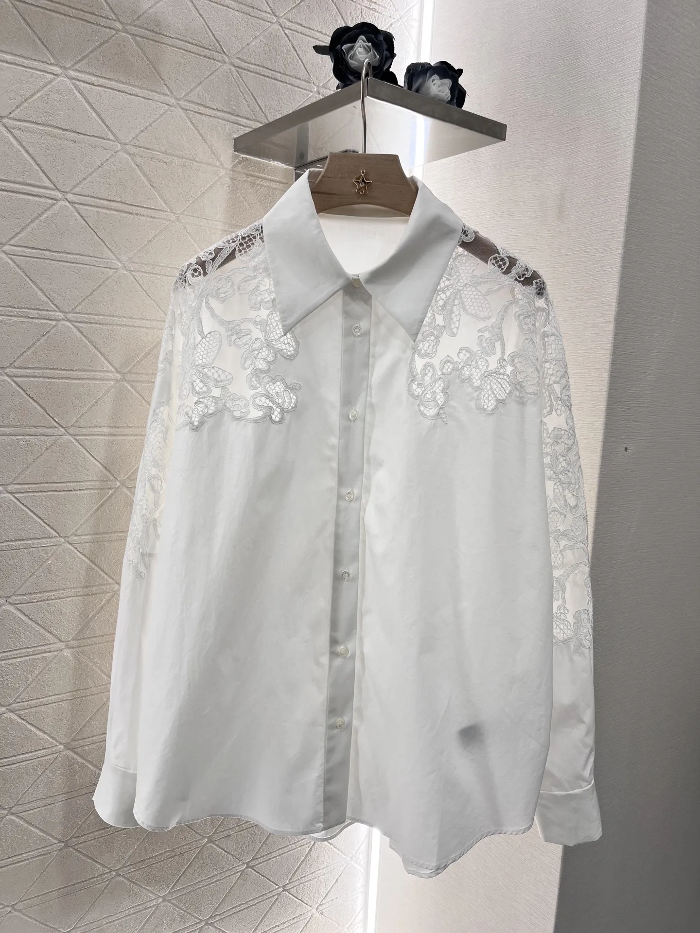 2025 early spring new women fashion long sleeve sexy casual water soluble lace cotton white shirt
2025 early spring new women fashion long sleeve sexy casual water soluble lace cotton white shirt