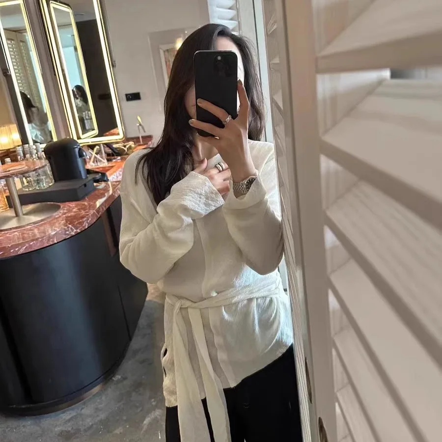 Корейский однотонный круглый длинный свеч irt с поясом, женский топ премиум-класса с затягивающим поясом спереди и галстук Ba
Корейский однотонный круглый длинный свеч irt с поясом, женский топ премиум-класса с затягивающим поясом спереди и галстук Ba