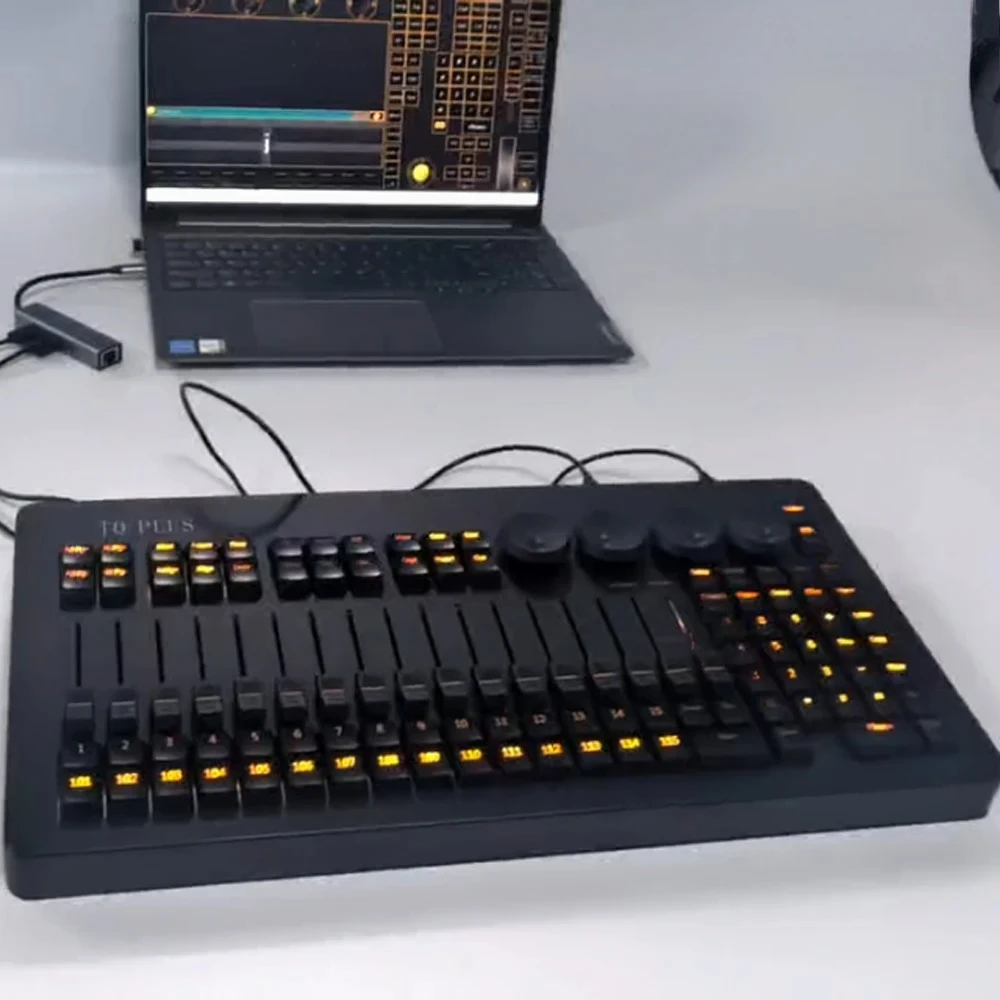DMX512 DJ Light Controller Mini Command Wing Plus Осветительная консоль с сумкой
DMX512 DJ Light Controller Mini Command Wing Plus Осветительная консоль с сумкой