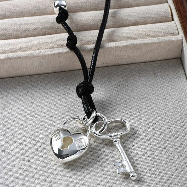 Fashion Heart Lock Pendant Copper Silver Plated Necklace Women Jewelry Gifts AccessoriesTrend
Fashion Heart Lock Pendant Copper Silver Plated Necklace Women Jewelry Gifts AccessoriesTrend