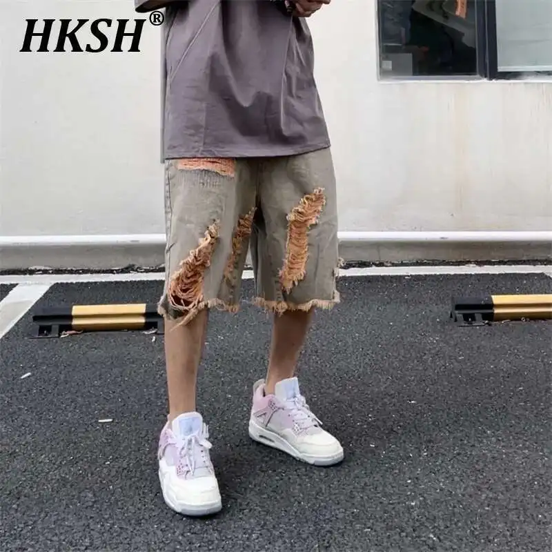 HKSH летние джинсы в стиле High Street Свободные Лоскутные Джинсовые брюки средней длины потертые рваные шикарные юбки с дырками HK2487
HKSH летние джинсы в стиле High Street Свободные Лоскутные Джинсовые брюки средней длины потертые рваные шикарные юбки с дырками HK2487
