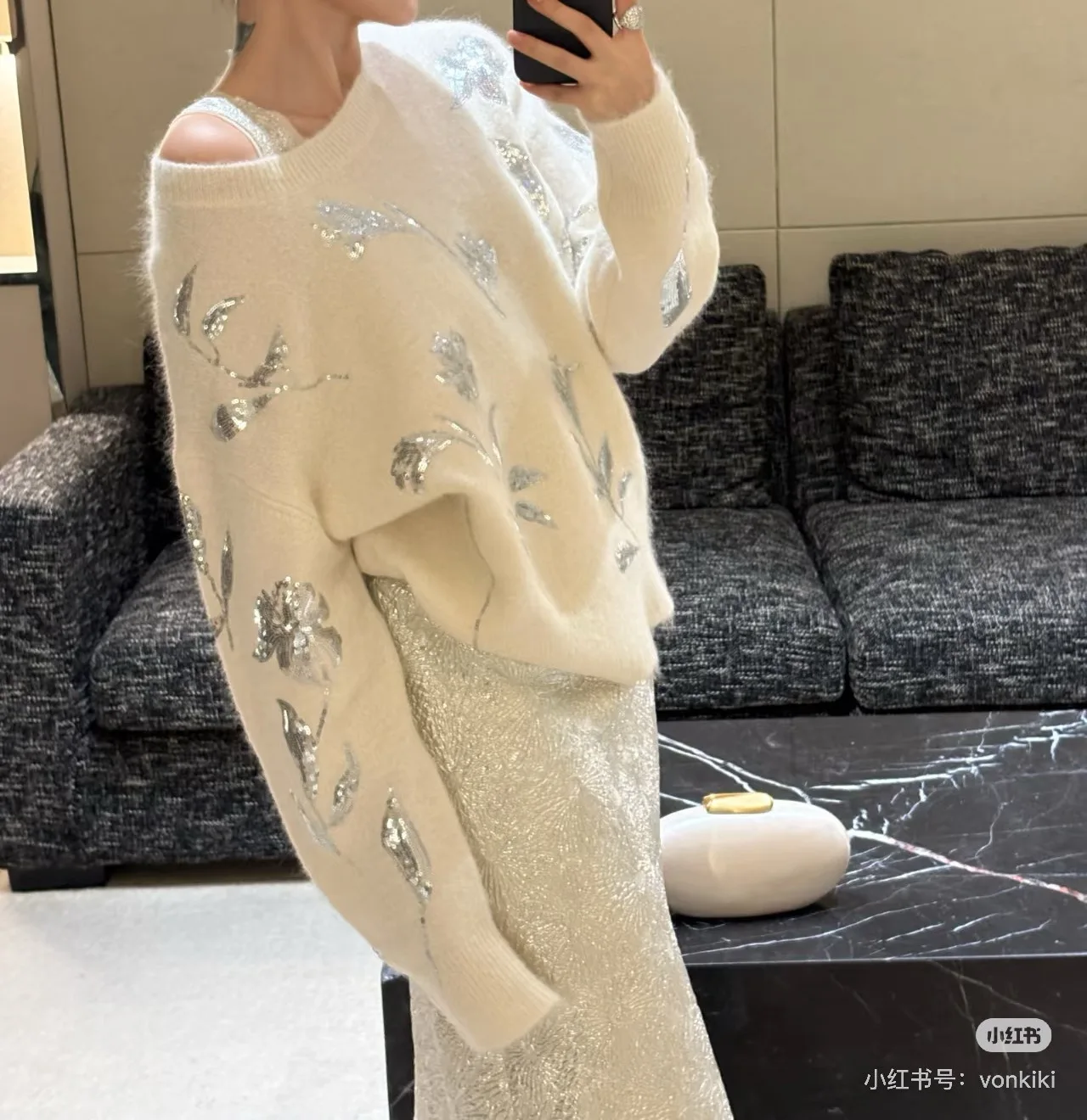 2025 Autumn/Winter Sweet Flower Embroidery Round Neck Pullover Sweater Thickened Soft and Supple
2025 Autumn/Winter Sweet Flower Embroidery Round Neck Pullover Sweater Thickened Soft and Supple