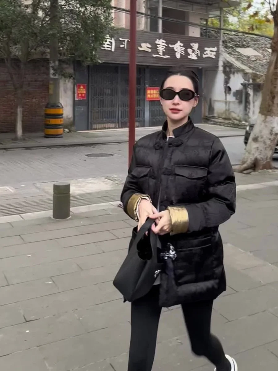 High-End Retro Black Embroidered Warm Outerwear Coat New Chinese Style Lightweight National Trend Women's Winter Fashion
High-End Retro Black Embroidered Warm Outerwear Coat New Chinese Style Lightweight National Trend Women's Winter Fashion