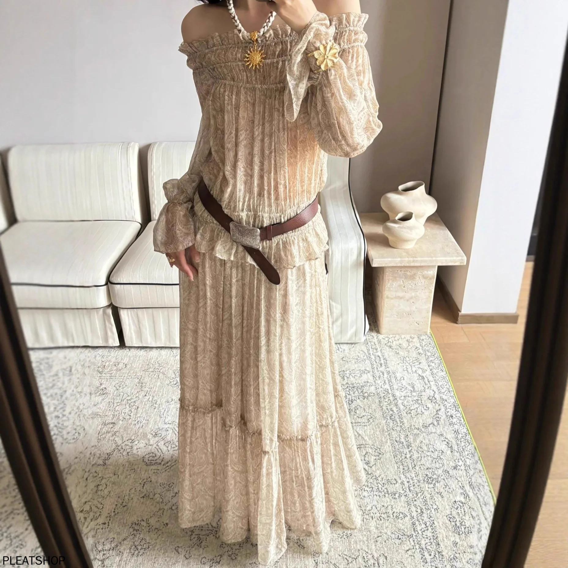 Bohemian Versatile Printed Off-the-shoulder Ruffled Chiffon Top + Skirt Elegant Women's Two-piece Set
Bohemian Versatile Printed Off-the-shoulder Ruffled Chiffon Top + Skirt Elegant Women's Two-piece Set