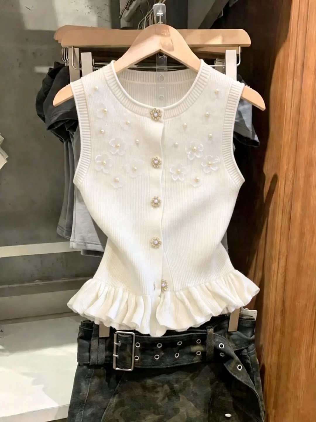 Heavy Embellished Knitted Vest Women's Summer New Design Slim Fit Sleeveless Top with Lace Glue Beads Fashionable Casual...
Heavy Embellished Knitted Vest Women's Summer New Design Slim Fit Sleeveless Top with Lace Glue Beads Fashionable Casual...