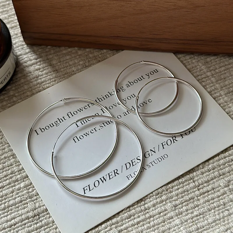 S925 Стерлингового Серебра Ниша Дизайн Чувство Ретро Простые Серьги Кольца Корейский Стиль Простые Базовые Серьги Оптом 
S925 Стерлингового Серебра Ниша Дизайн Чувство Ретро Простые Серьги Кольца Корейский Стиль Простые Базовые Серьги Оптом