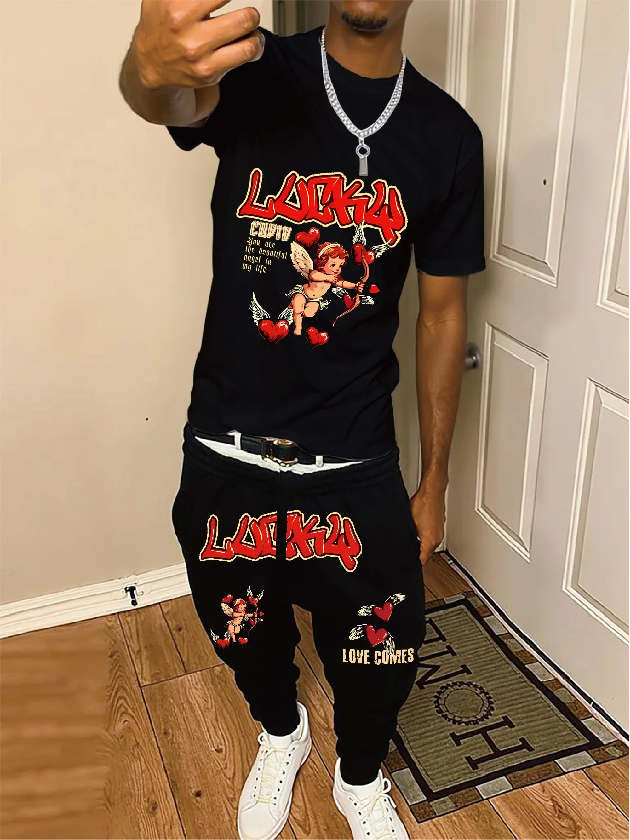 Short-sleeved T-shirt suit, white, cute cupid and red love print, casual, everyday, fashionable clothing
Short-sleeved T-shirt suit, white, cute cupid and red love print, casual, everyday, fashionable clothing