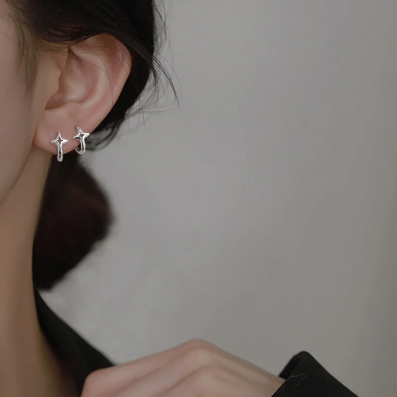 S925silver star earrings with hollow-out four-pointed star clasp, high quality, suitable for daily wear, ideal as a festive gift
S925silver star earrings with hollow-out four-pointed star clasp, high quality, suitable for daily wear, ideal as a festive gift