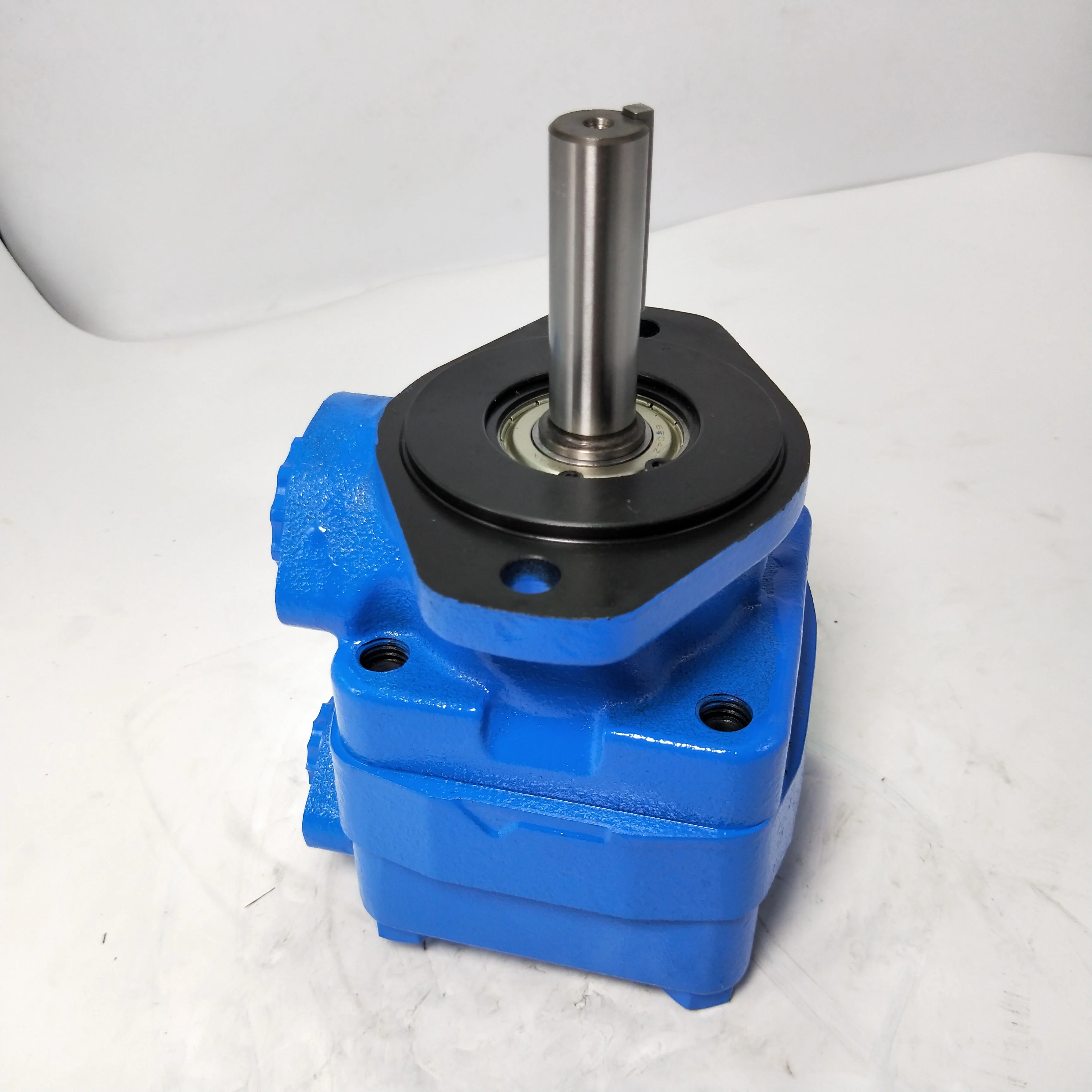 V10 V20 Hydraulic Vane Pump Power Steering Pump Rotary Oil Steering Fixed Pump V2010-1F11B2B-11CC-12-R V2010-1F13S1S-1BA-12
V10 V20 Hydraulic Vane Pump Power Steering Pump Rotary Oil Steering Fixed Pump V2010-1F11B2B-11CC-12-R V2010-1F13S1S-1BA-12