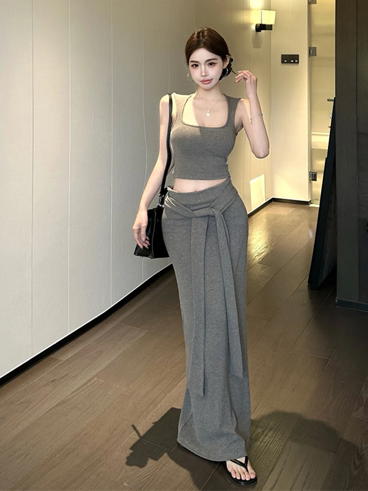 Simplified Daily Commute Sports Style U-Neck Sleeveless Short Top High Waist Half Skirt Fashion Set Sexy Trim Fit Summer Outfit
Simplified Daily Commute Sports Style U-Neck Sleeveless Short Top High Waist Half Skirt Fashion Set Sexy Trim Fit Summer Outfit