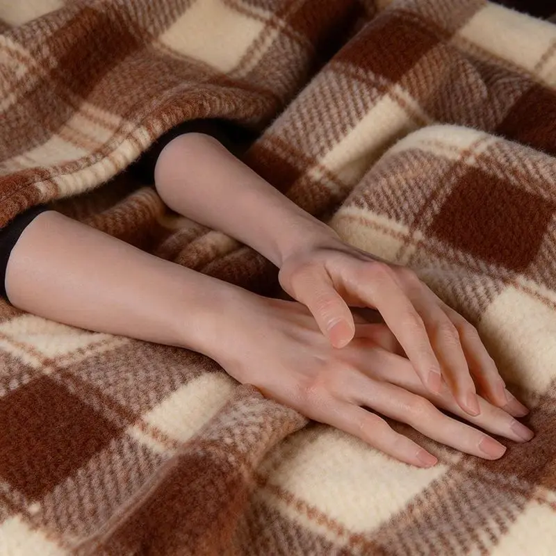 Fake Female Silicone Hand Model Realistic American Supermodel Fake Nail Manicure Hands Painting Sketch Props Display TGDW08
Fake Female Silicone Hand Model Realistic American Supermodel Fake Nail Manicure Hands Painting Sketch Props Display TGDW08