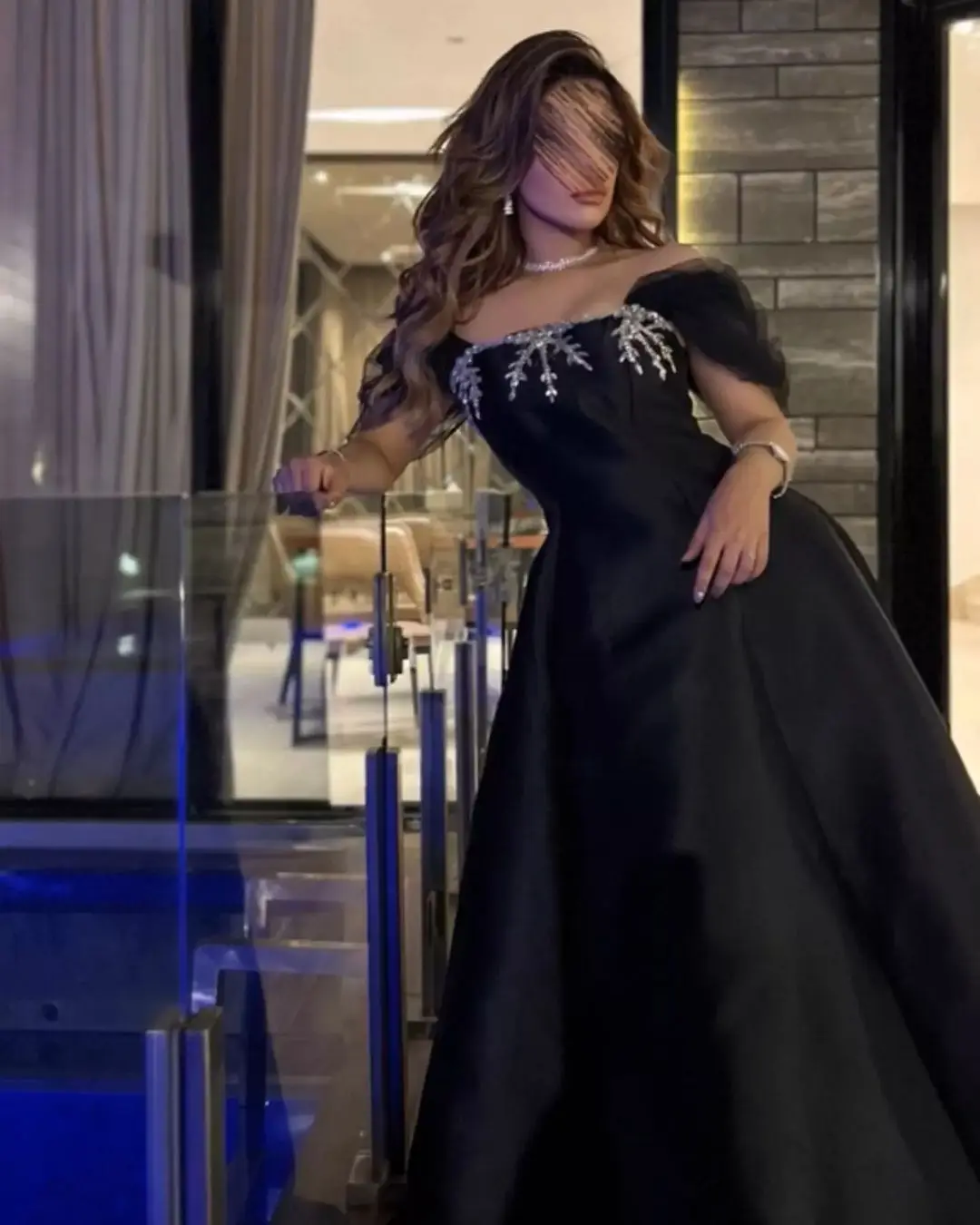 Customized Black Satin Prom Dresses Off The Shoulder Beadings Floor Length Dubai Women's Temperament Evening Dresses
Customized Black Satin Prom Dresses Off The Shoulder Beadings Floor Length Dubai Women's Temperament Evening Dresses
