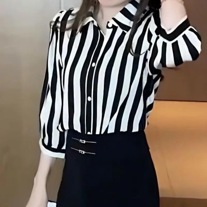 Women's Rock Style Striped Seven Quarter Sleeve Shirt Fashionable Geometric Pattern Iron-Free Shirt for Winter Season
Women's Rock Style Striped Seven Quarter Sleeve Shirt Fashionable Geometric Pattern Iron-Free Shirt for Winter Season