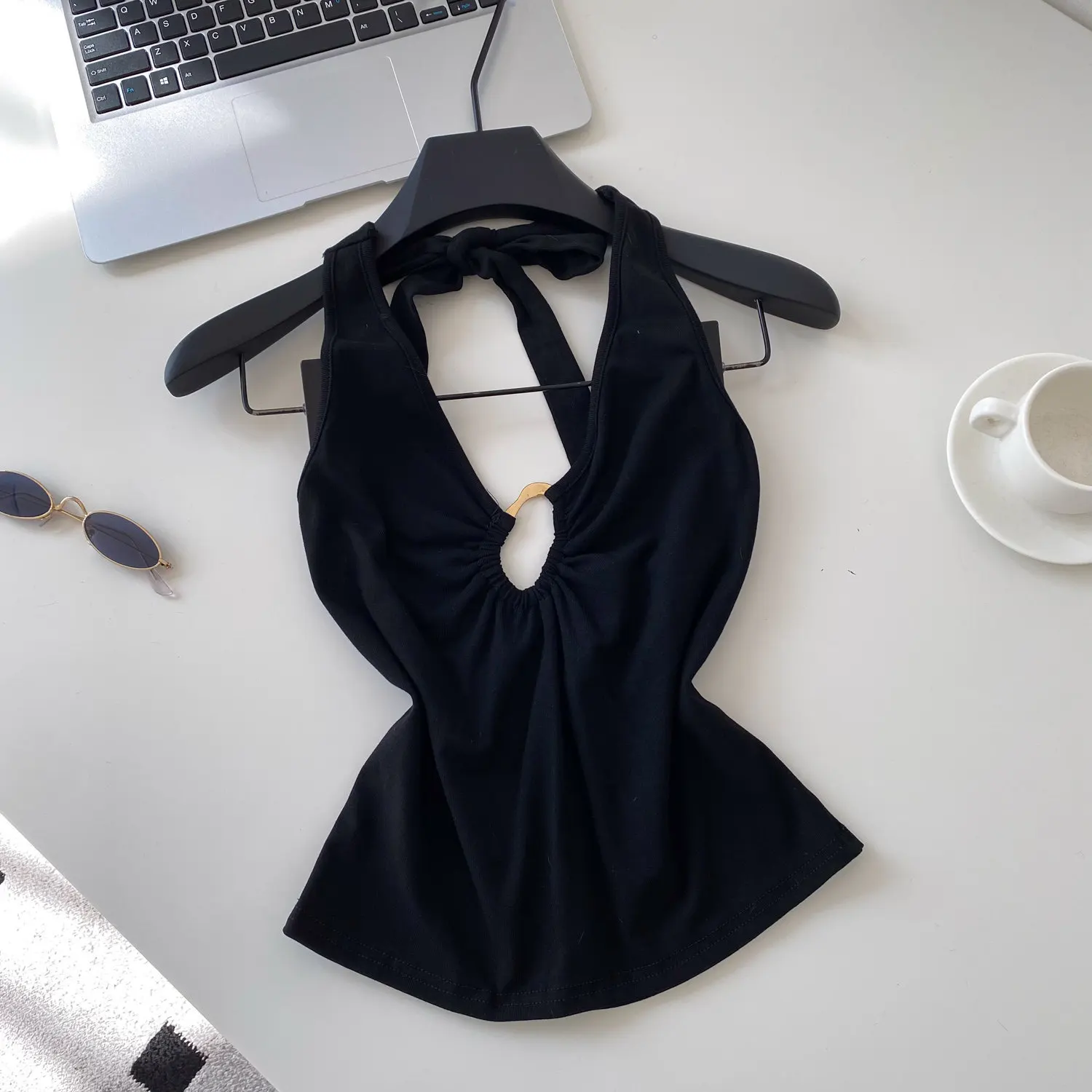 Women Tanks Tops Top Halter Sleeveless Camis Sexy Y2k Streetwear Backless Tight Waist Elegant Work Slim Fit Tees 2026 Summer
Women Tanks Tops Top Halter Sleeveless Camis Sexy Y2k Streetwear Backless Tight Waist Elegant Work Slim Fit Tees 2026 Summer